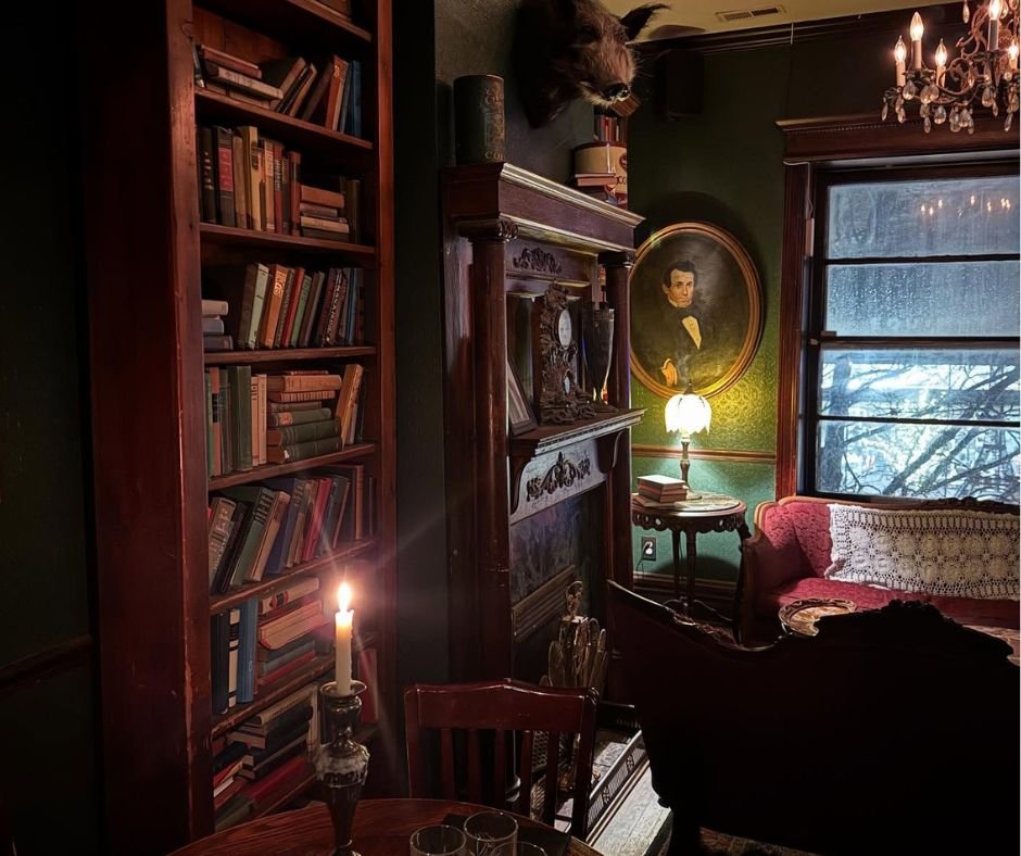 The 9 Best Speakeasies in Chicago Hidden in Plain Sight